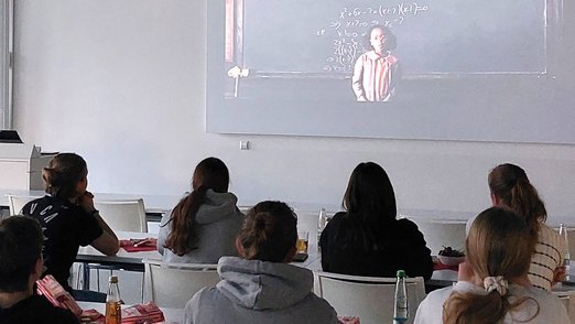 Technik-Studentinnen der DHBW Stuttgart beim Kinoabend im Rahmen des Netzwerks „the-tech-faem“Technik-Studentinnen der DHBW Stuttgart beim Kinoabend im Rahmen des Netzwerks „the-tech-faem“