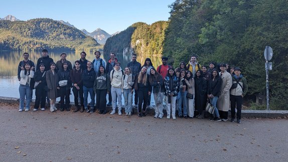 Internationale Studierende besuchen Schloss Neuschwanstein