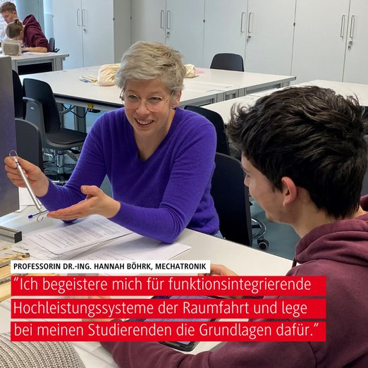 Prof. Dr.-Ing. Hannah Böhrk im Gespräch mit einem Studierenden