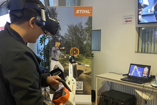 Stihl, VR-Schulung mit Motorsäge; XR-Fachtage 2024