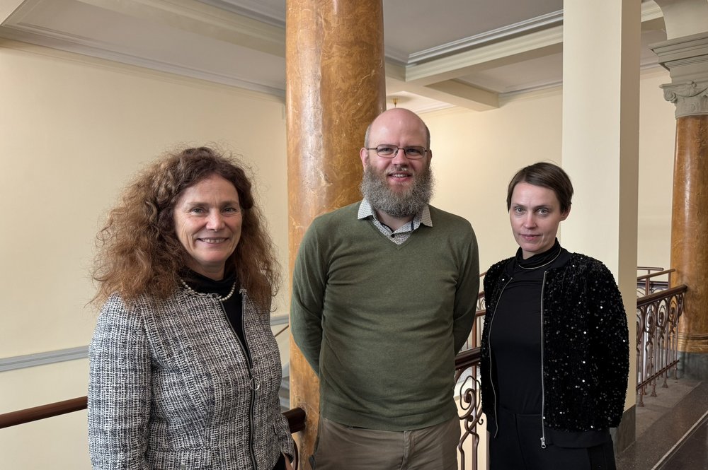 Gruppenbild mit Rektorin Prof. Dr. Beate Sieger-Hanus, Prof. Dr. Michel Bode und Prorektorin Prof. Dr.-Ing. Anne Schweizer