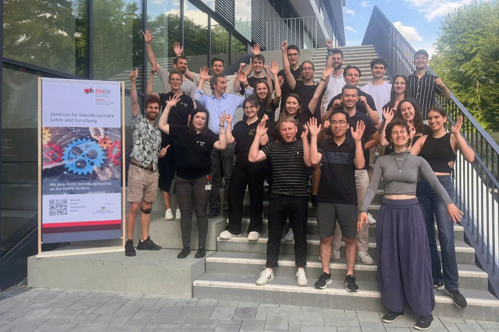 Gruppenfoto mit den studentischen Teams und den DHBW-Mitarbeitenden