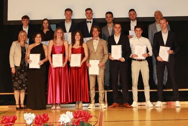 Gruppenbild des Studiengangs Wirtschaftsingenieurwesen - Allgemeines Wirtschaftsingenieurwesen Internationaler Technischer Vertrieb/Einkauf