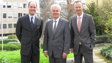 von links nach rechts: Prof. Dr. Andreas Mitschele, Dietmar Bichler, Prof. Dr. Detlef Hellenkamp