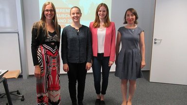 Außen: Projektleitungen Prof. Dr. Bettina Flaiz (l.) und Dr. Rose Seifert (r.), Mitte: Austauschstudierende Anja Dienersberger (l.) und Lea Kasporick (r.)